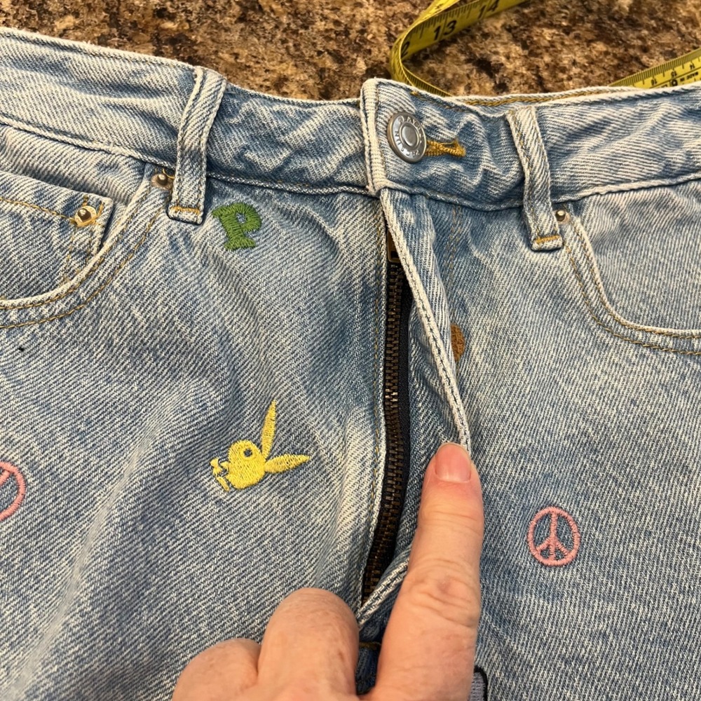 Playboy by PacSun Light Wash Embroidered Denim Shorts 26 High Rise Frayed Hem - Picture 5 of 9